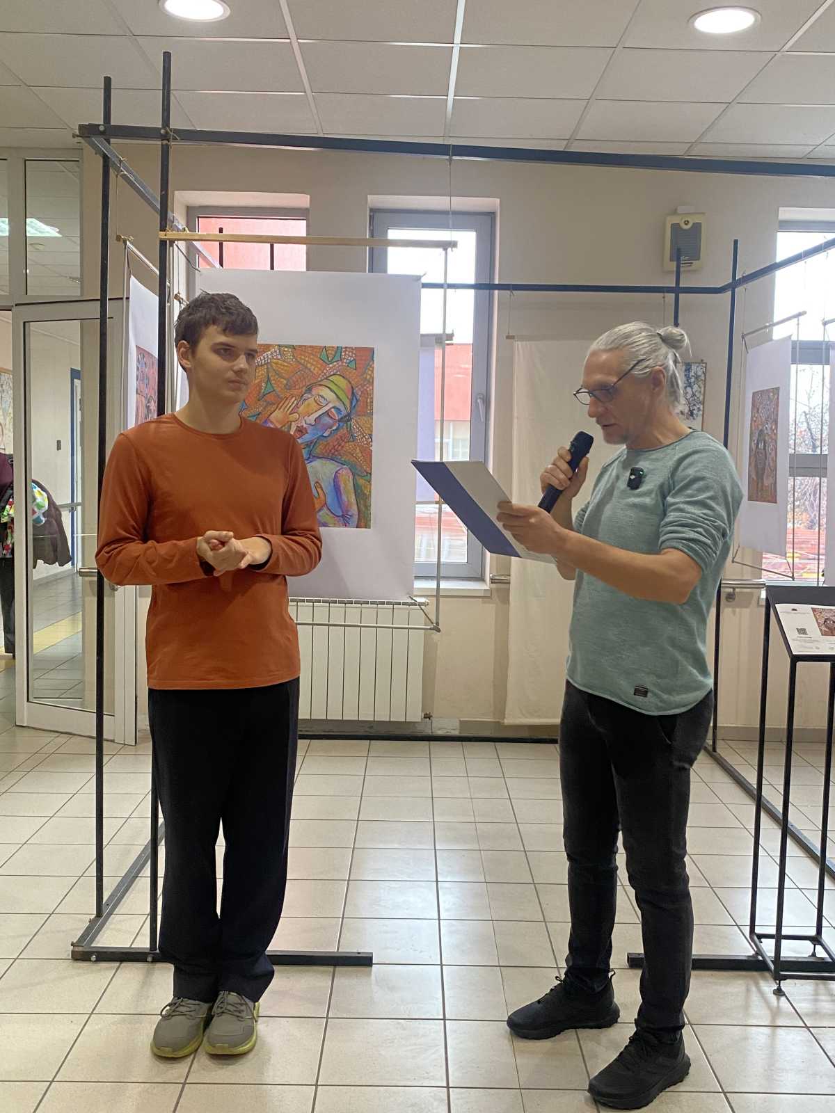 Inkluzivna galerija – Pristupačna umetnost pokreta, zvuka i boje – Boja 01 Inkluzivna galerija - Pristupačna umetnost pokreta, zvuka i boje - Boja 01