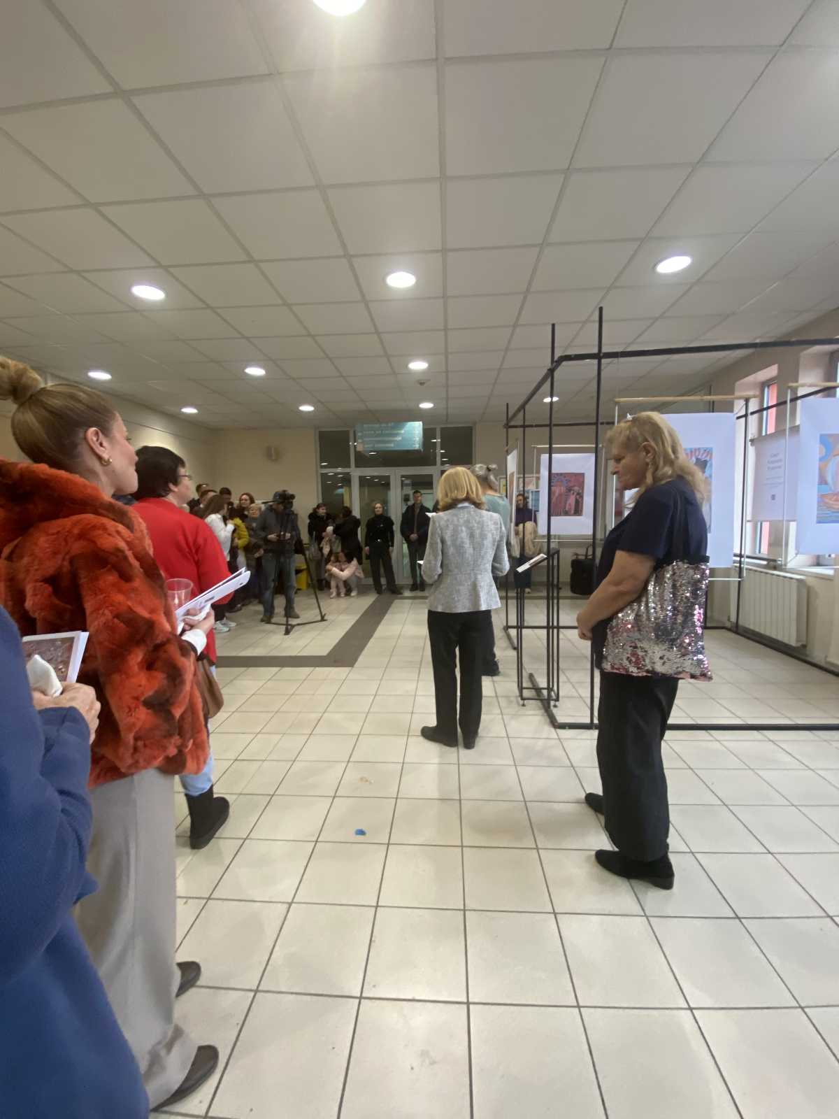 Inkluzivna galerija – Pristupačna umetnost pokreta, zvuka i boje – Boja 04 Inkluzivna galerija - Pristupačna umetnost pokreta, zvuka i boje - Boja 04