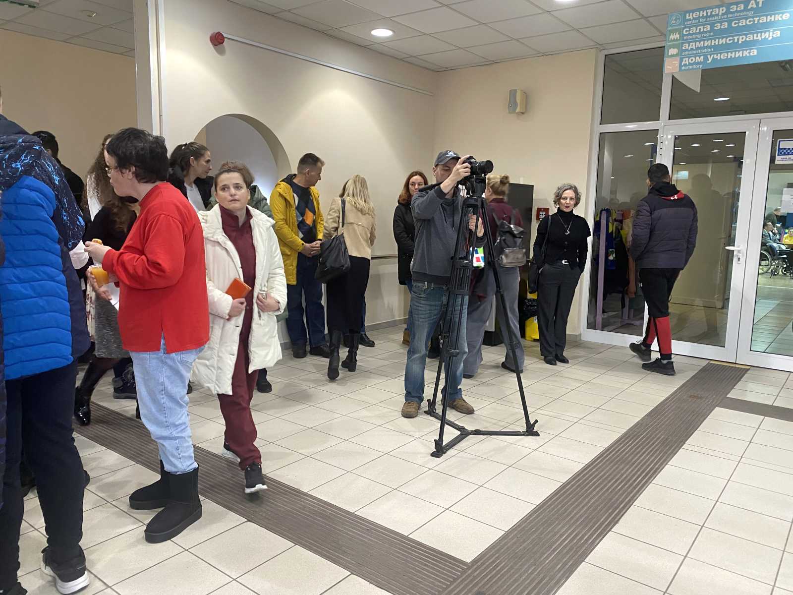 Inkluzivna galerija – Pristupačna umetnost pokreta, zvuka i boje – Boja 08 Inkluzivna galerija - Pristupačna umetnost pokreta, zvuka i boje - Boja 08