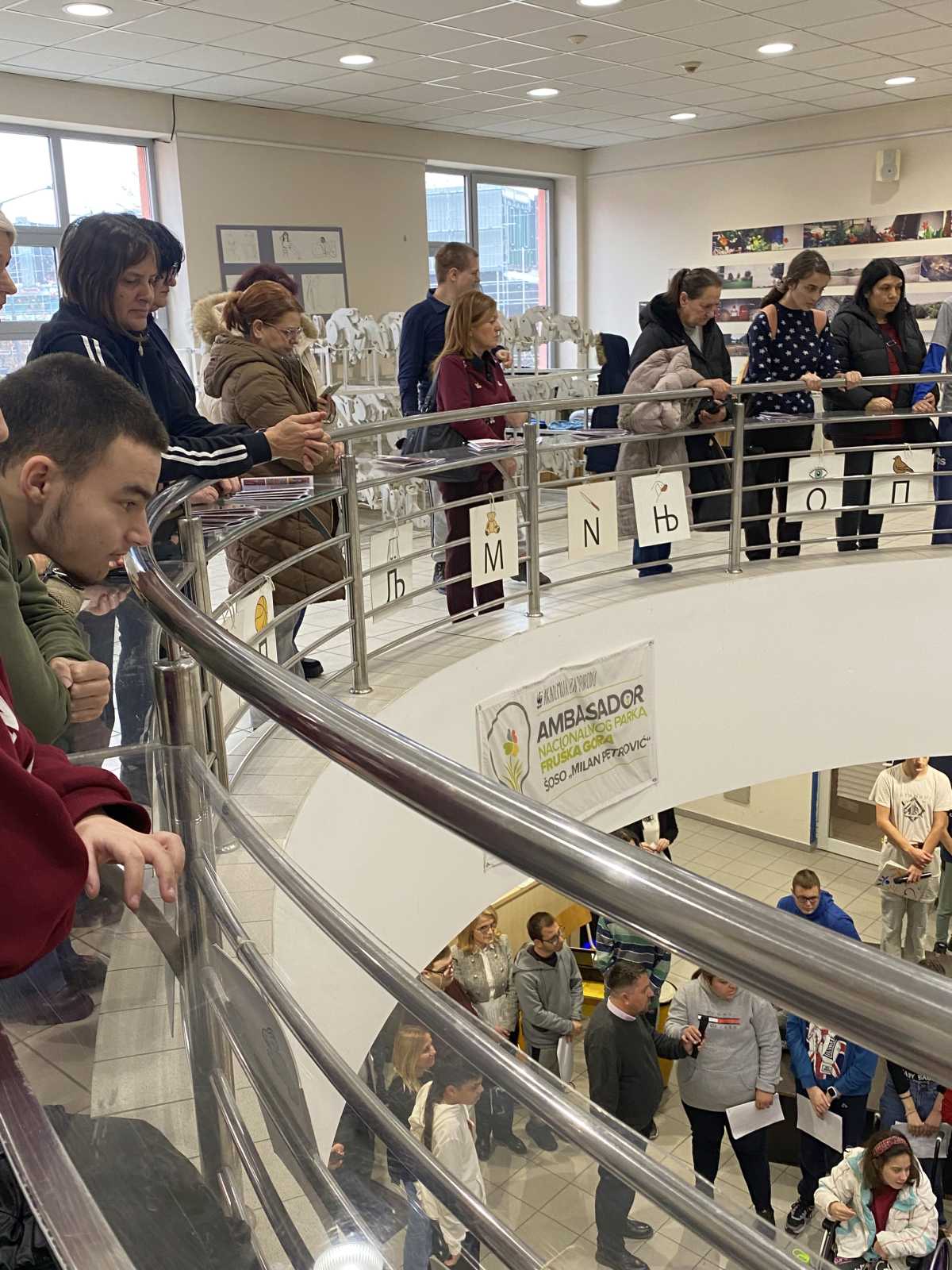 Inkluzivna galerija – Pristupačna umetnost pokreta, zvuka i boje – Boja 11 Inkluzivna galerija - Pristupačna umetnost pokreta, zvuka i boje - Boja 11