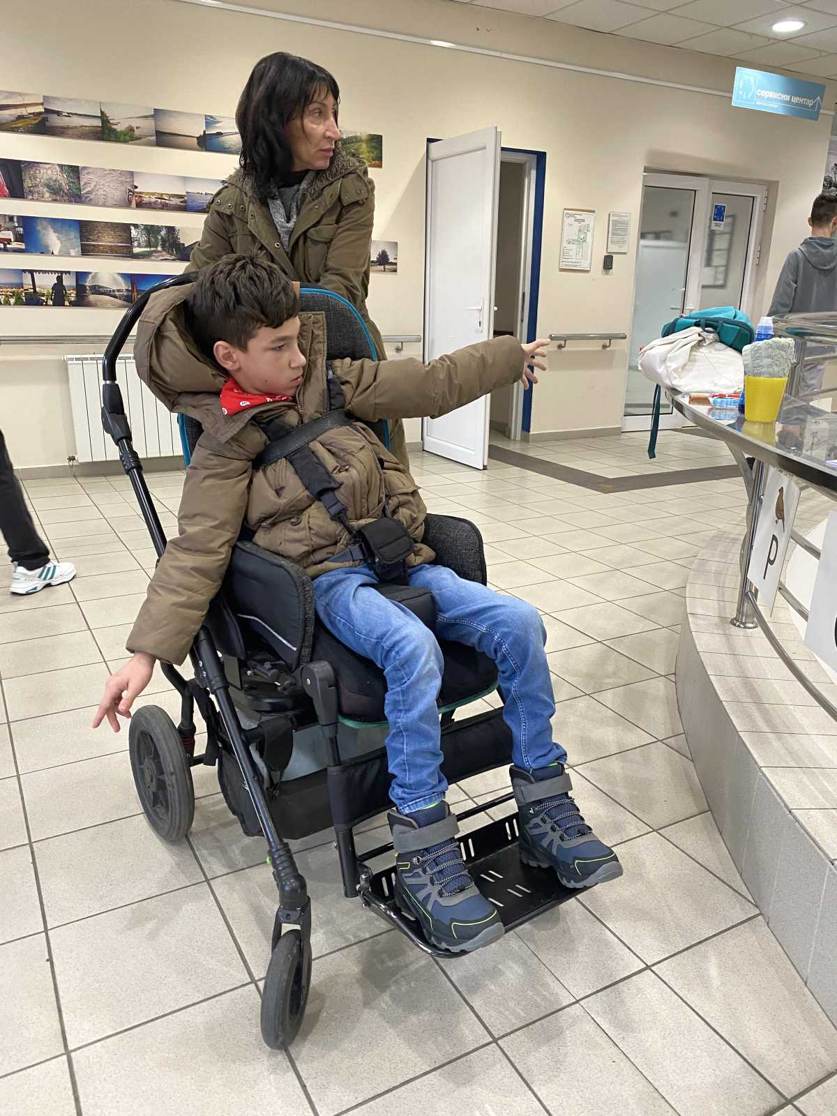 Inkluzivna galerija – Pristupačna umetnost pokreta, zvuka i boje – Boja 16 Inkluzivna galerija - Pristupačna umetnost pokreta, zvuka i boje - Boja 16