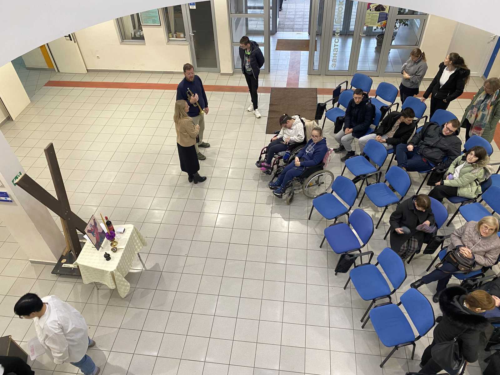 Inkluzivna galerija – Pristupačna umetnost pokreta, zvuka i boje – Boja 18 Inkluzivna galerija - Pristupačna umetnost pokreta, zvuka i boje - Boja 18