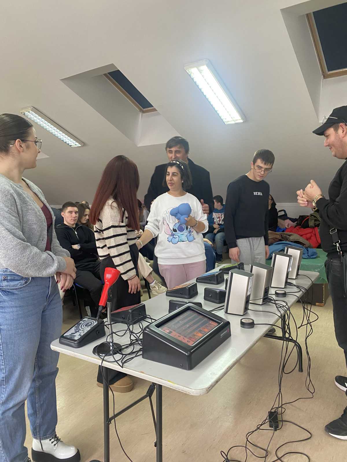 Inkluzivna galerija – Pristupačna umetnost pokreta, zvuka i boje – Pokret 02 Inkluzivna galerija - Pristupačna umetnost pokreta, zvuka i boje - Pokret 02